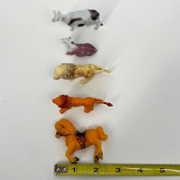 Set of 5 Vintage Plastic Toy Play Figures 2" - Picture 1 of 12